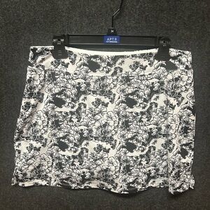 TRANQUILITY BLACK & WHITE FLORAL SKORT. SIZE LARGE WITH WHITE UNDER SHORTS